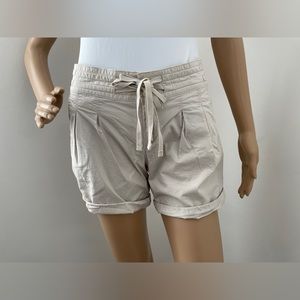 Banana Republic linen-cotton pull-on short. Petite OP